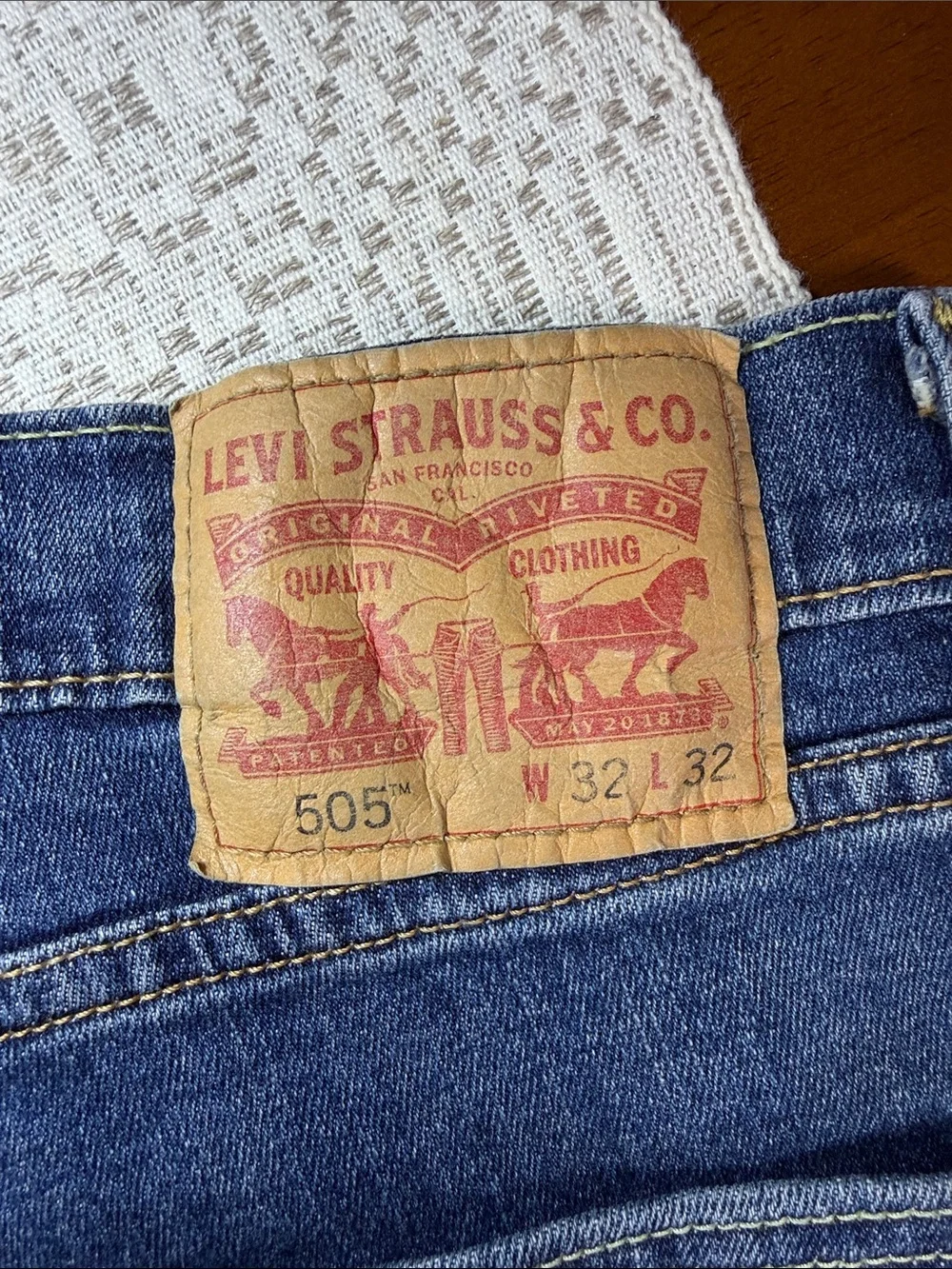 Men's Levi 505 Classic Blue Denim Jeans - Mid Wash